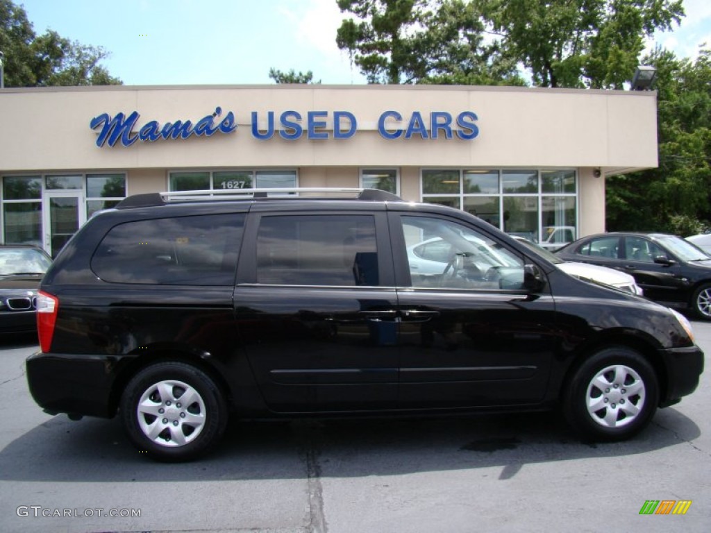 Midnight Black Kia Sedona