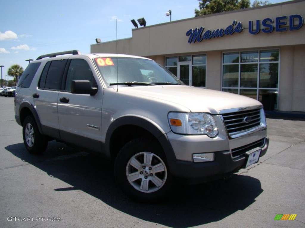 2006 Explorer XLT - Silver Birch Metallic / Stone photo #31