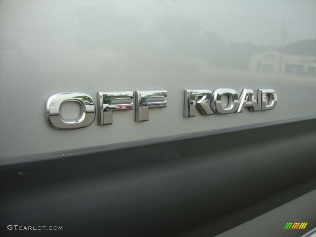 2009 Nissan Xterra S 4x4 Marks and Logos Photos