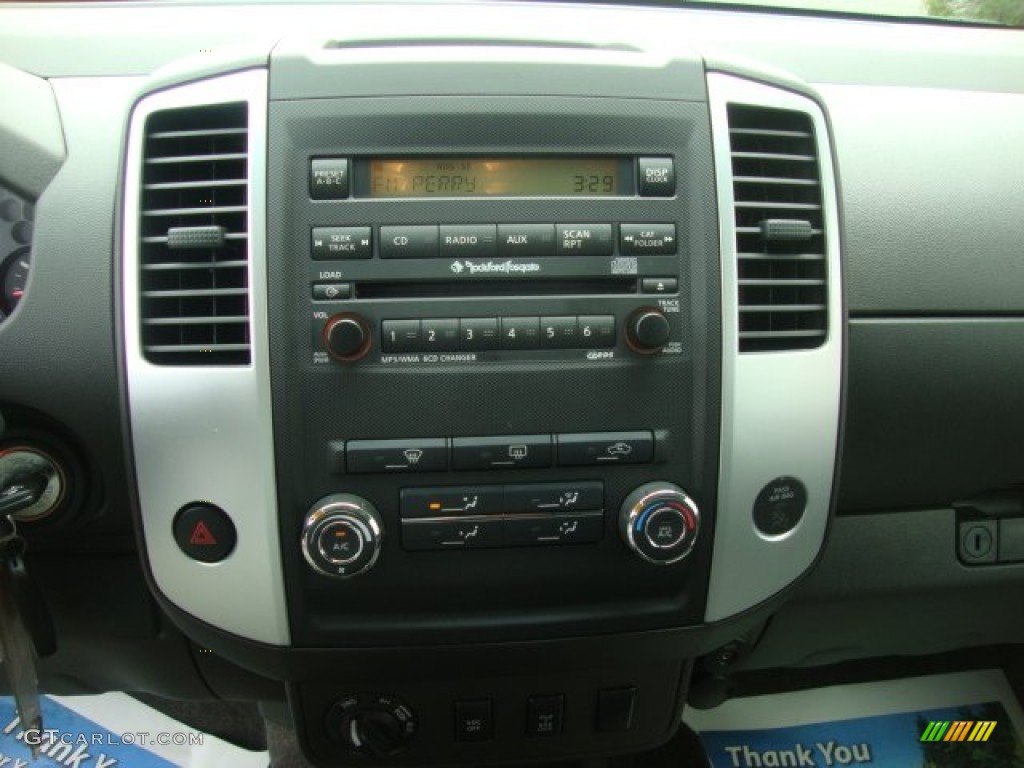 2009 Nissan Xterra S 4x4 Controls Photo #52339902