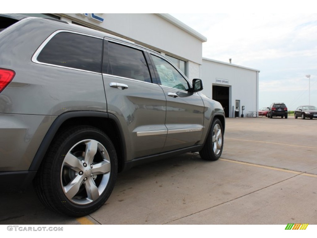 2011 Grand Cherokee Overland 4x4 - Mineral Gray Metallic / New Saddle/Black photo #30