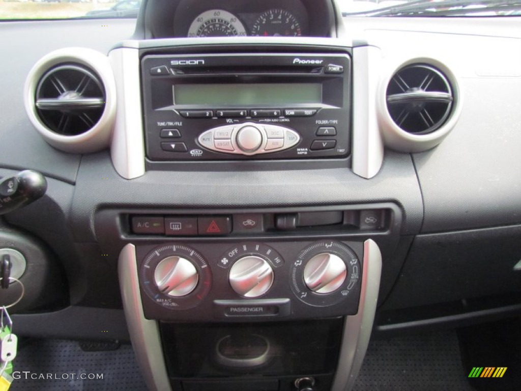2006 Scion xA Standard xA Model Controls Photo #52341285
