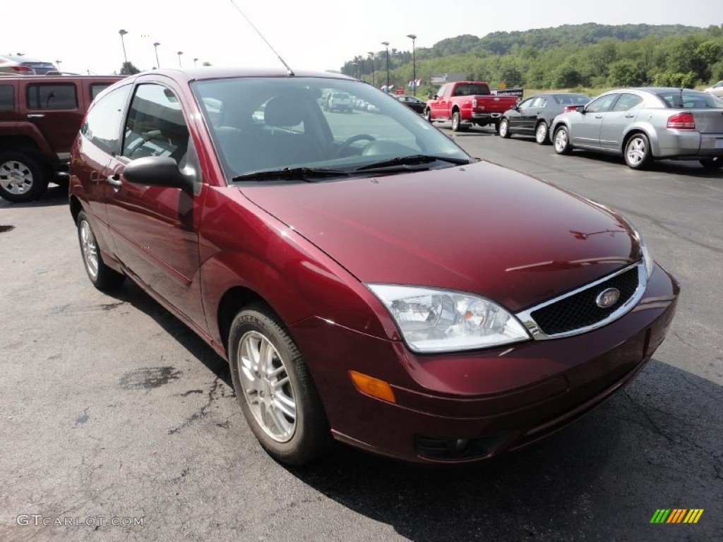 2007 Focus ZX3 SE Coupe - Dark Toreador Red Metallic / Charcoal/Light Flint photo #7