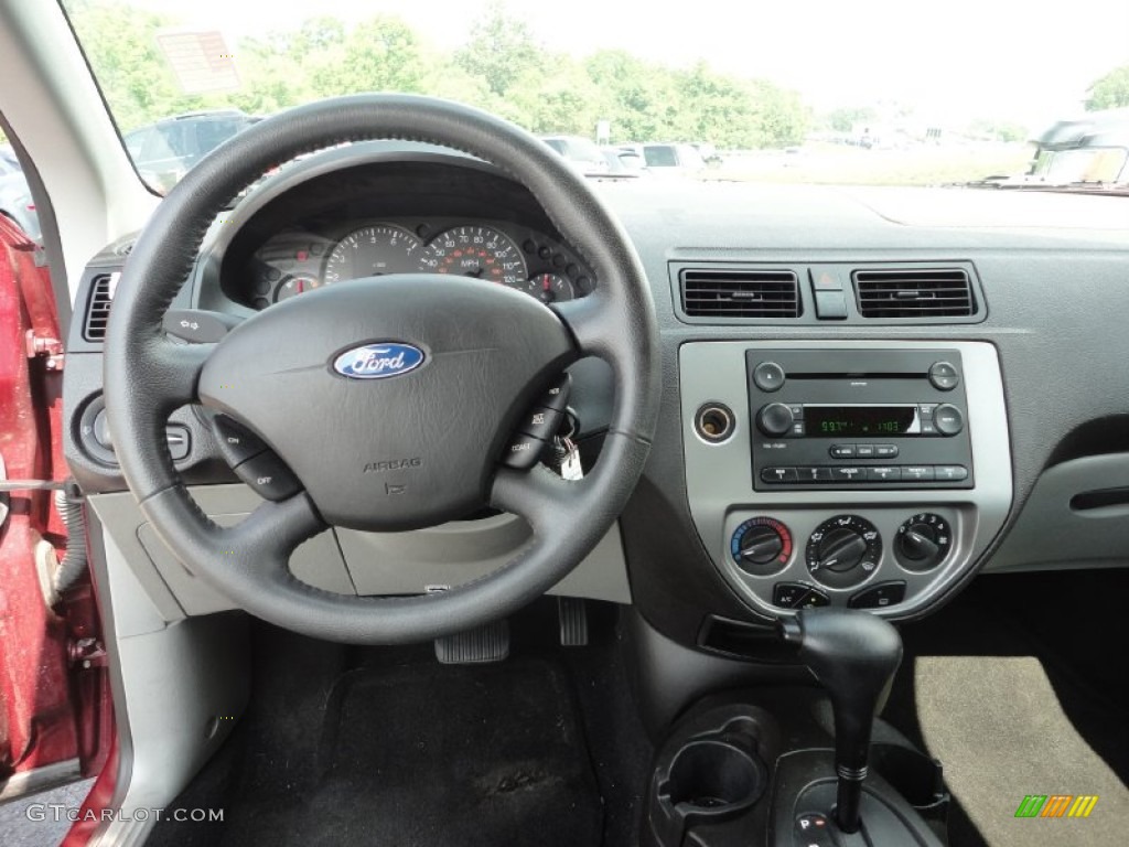 2007 Ford Focus ZX3 SE Coupe Charcoal/Light Flint Dashboard Photo #52347216