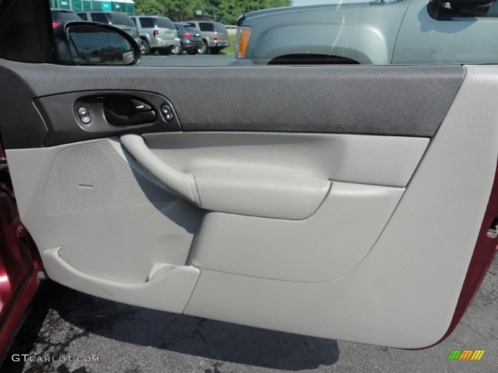 2007 Ford Focus ZX3 SE Coupe Charcoal/Light Flint Door Panel Photo #52347306