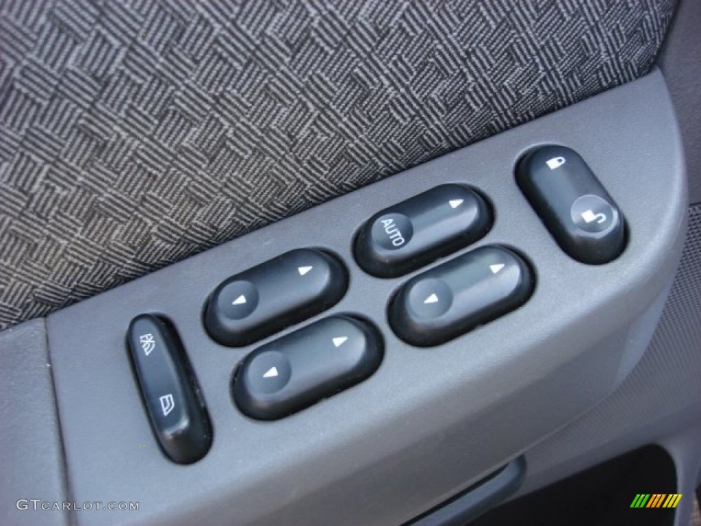 2002 Explorer XLS 4x4 - Black Clearcoat / Graphite photo #13