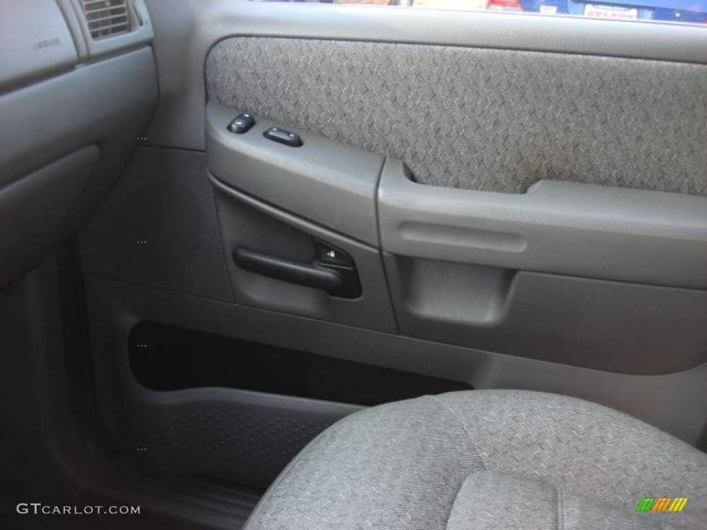 2002 Explorer XLS 4x4 - Black Clearcoat / Graphite photo #19