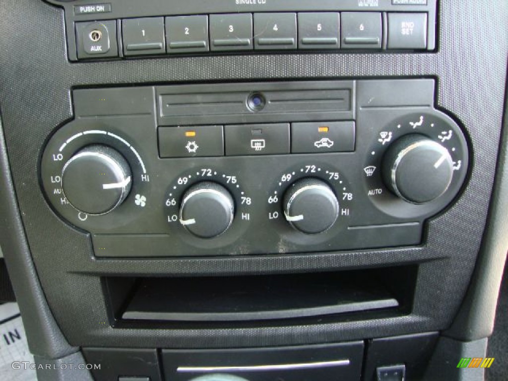 2007 Dodge Charger R/T AWD Controls Photo #52353024