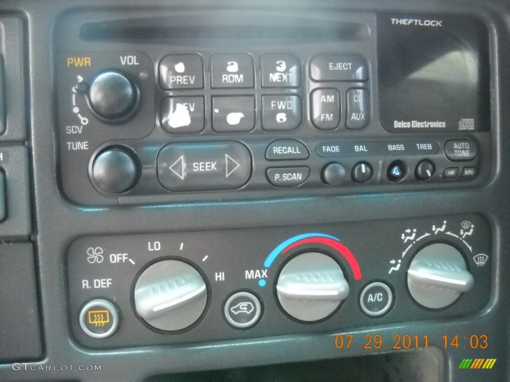 1999 Chevrolet Tahoe LS 4x4 Controls Photo #52353198