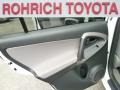 Super White - RAV4 4WD Photo No. 14