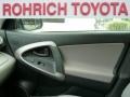 Super White - RAV4 4WD Photo No. 18