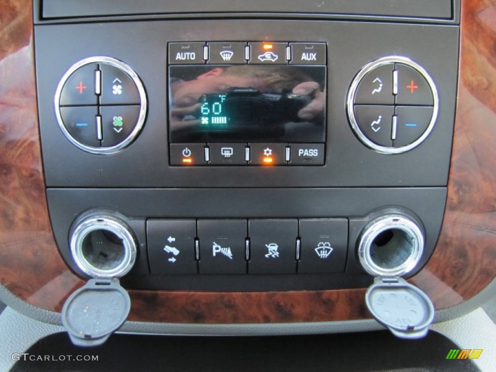 2007 Chevrolet Suburban 1500 LTZ 4x4 Controls Photo #52357722