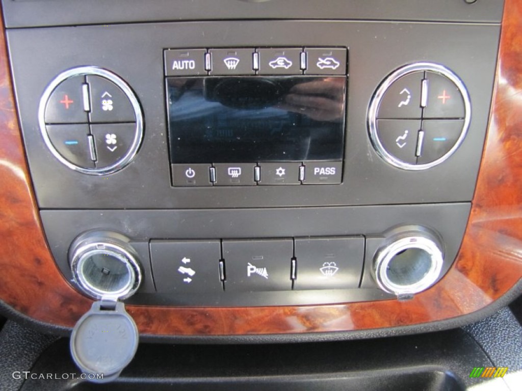 2007 Chevrolet Silverado 2500HD LTZ Crew Cab 4x4 Controls Photos