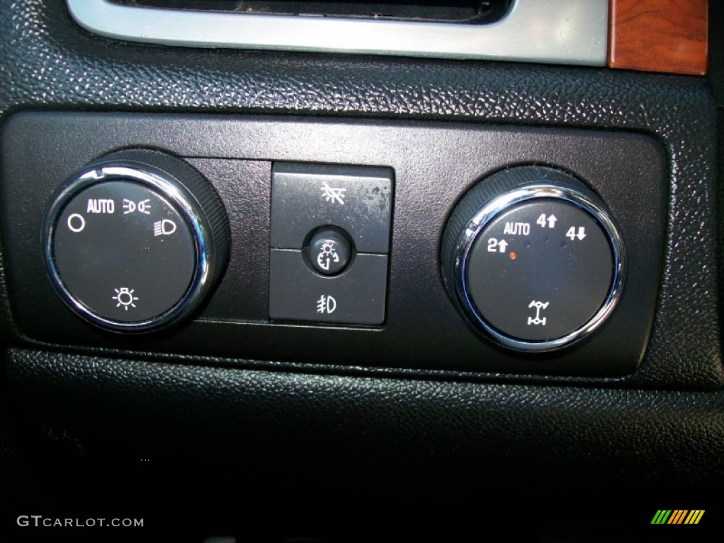 2008 Chevrolet Tahoe LTZ 4x4 Controls Photo #52359642