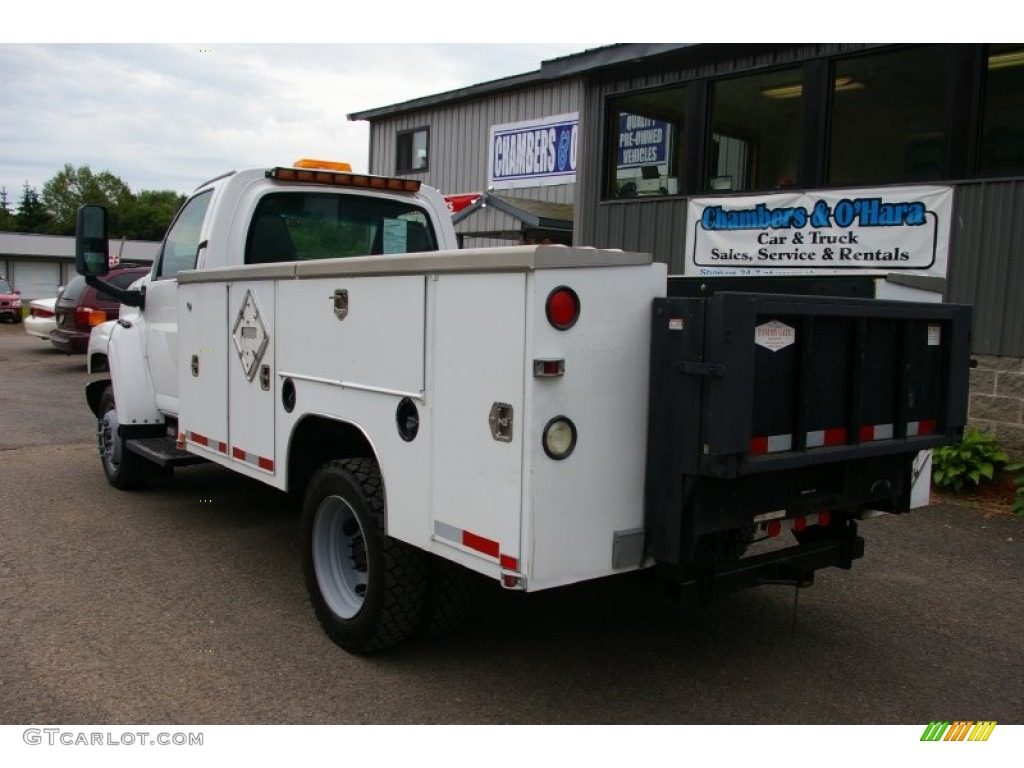 2004 C Series Kodiak C4500 Regular Cab Commercial Truck - Summit White / Gray photo #13