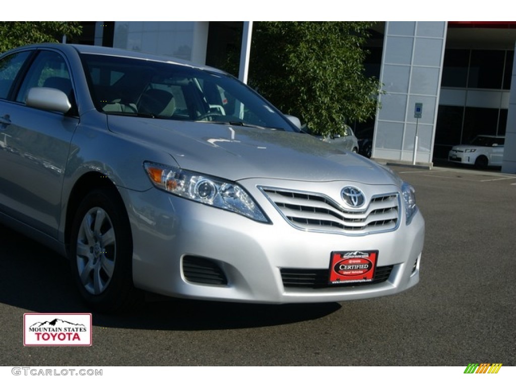 2011 Camry LE - Classic Silver Metallic / Ash photo #31