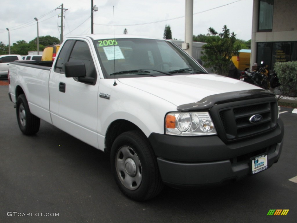 2005 F150 XL Regular Cab - Oxford White / Medium Flint/Dark Flint Grey photo #1