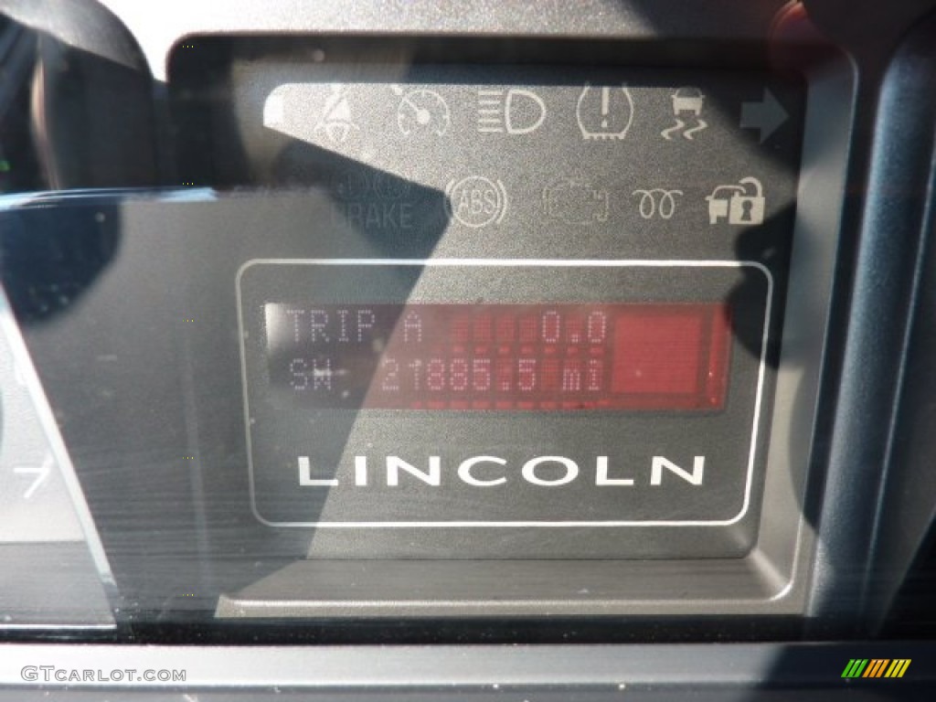 2010 Navigator 4x4 - Royal Red Metallic / Stone photo #19