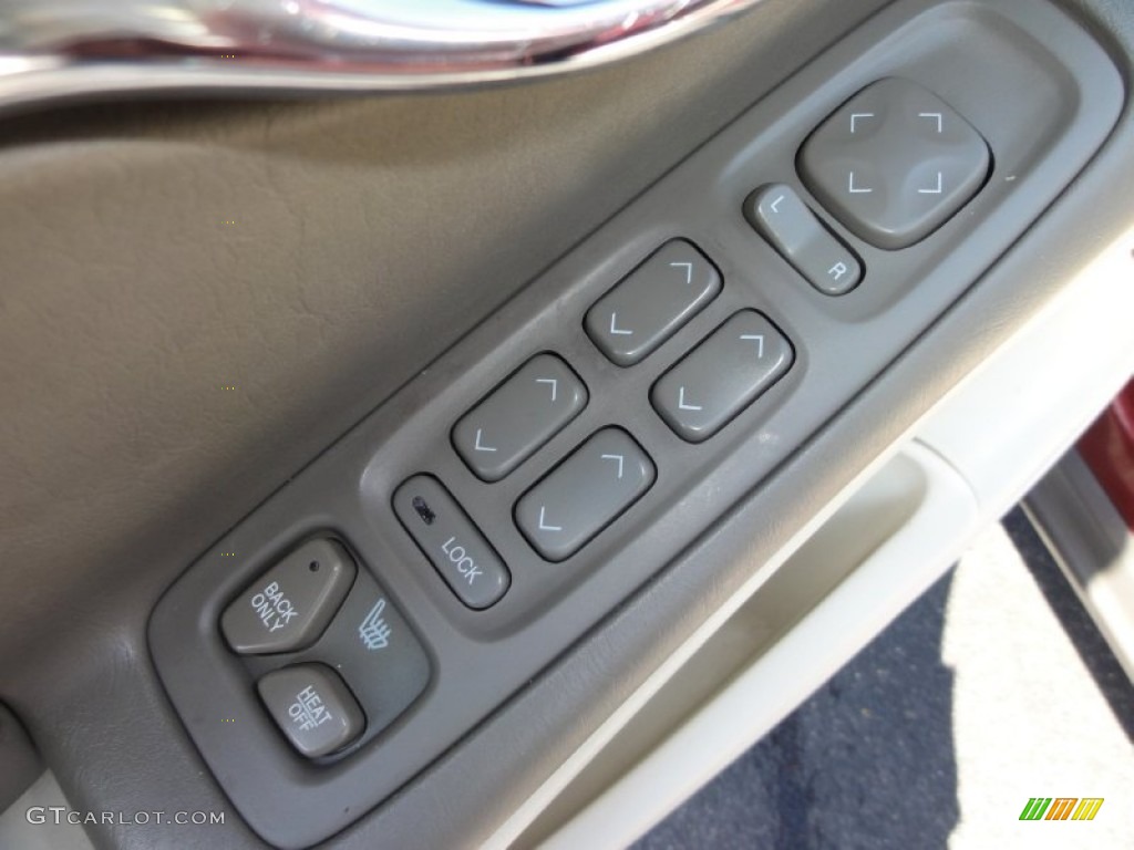 2001 Cadillac DeVille DHS Sedan Controls Photo #52368511