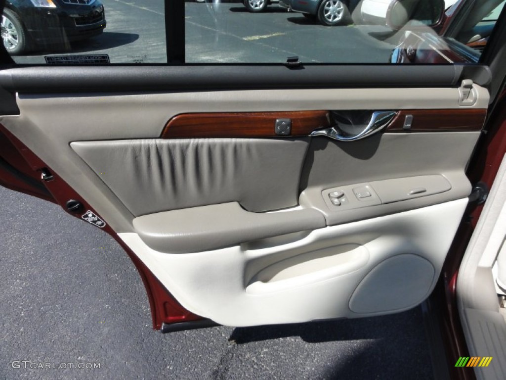2001 Cadillac DeVille DHS Sedan Neutral Shale Door Panel Photo #52368649