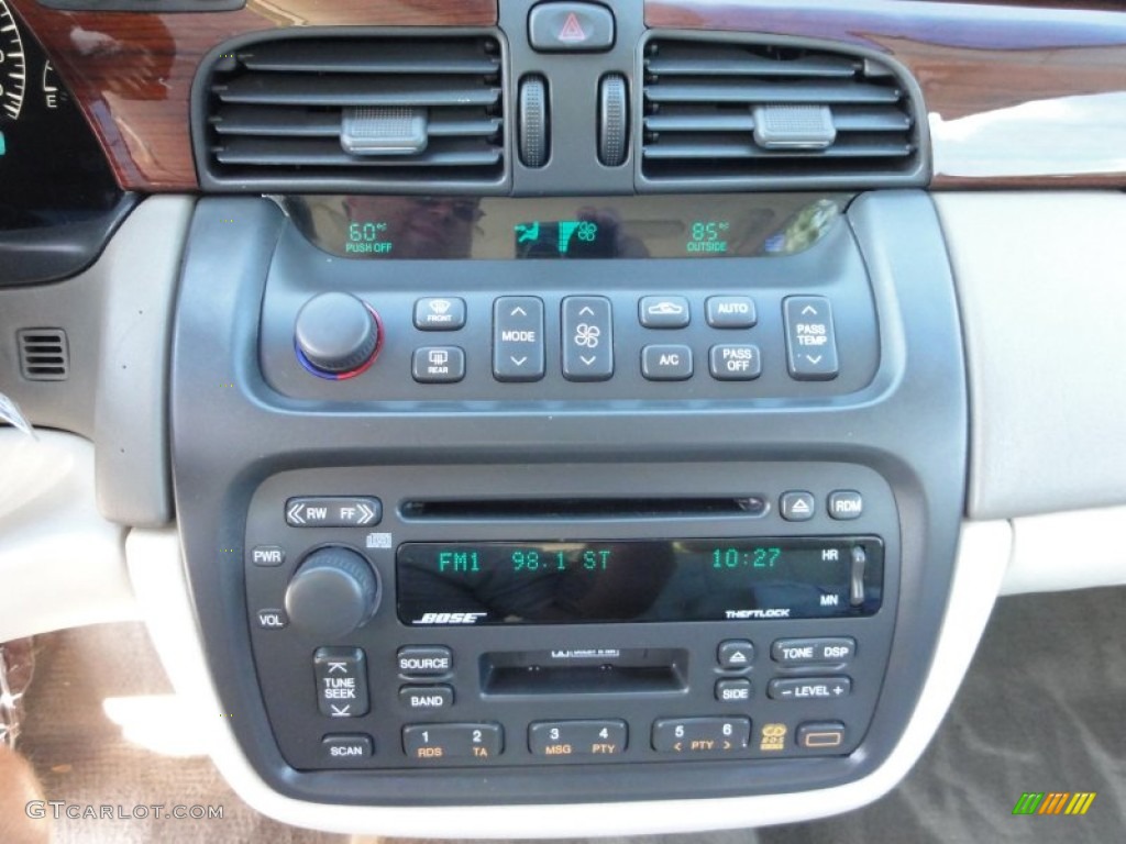 2001 Cadillac DeVille DHS Sedan Controls Photo #52368763