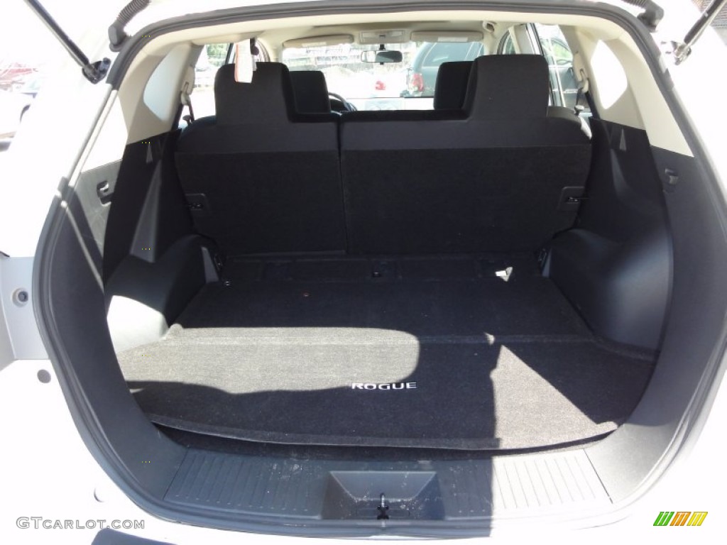 2011 Rogue S AWD - Pearl White / Black photo #31