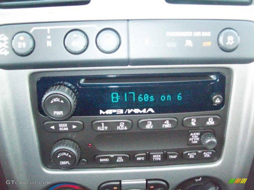 2011 Chevrolet Colorado LT Extended Cab 4x4 Controls Photo #52378576