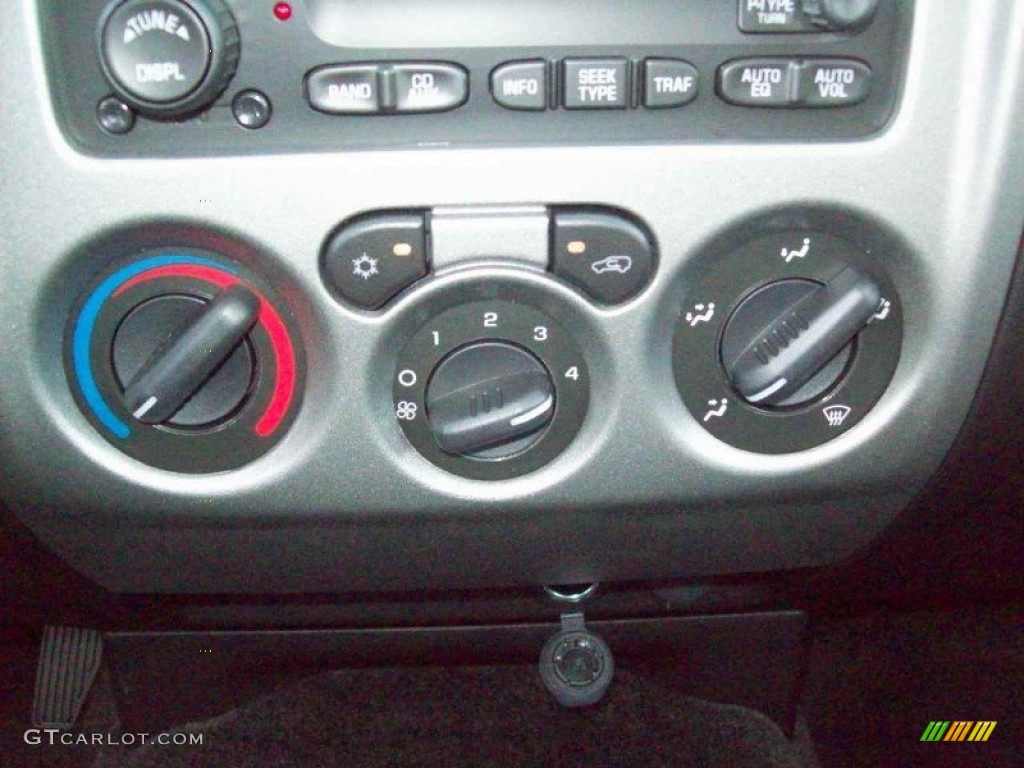 2011 Chevrolet Colorado LT Extended Cab 4x4 Controls Photo #52378585