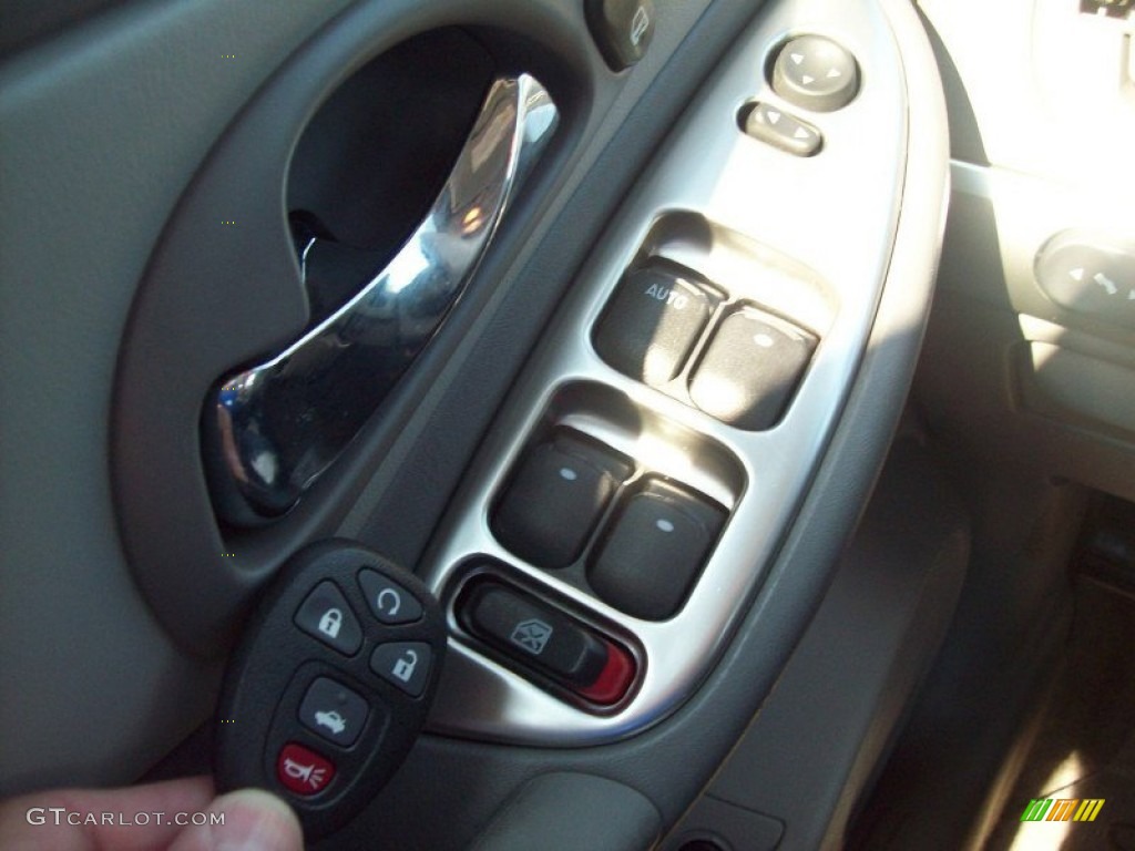 2005 Malibu Maxx LT Wagon - Dark Blue Metallic / Gray photo #6