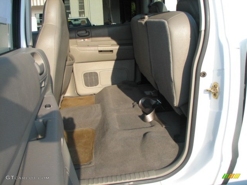 2002 Dakota SLT Quad Cab 4x4 - Bright White / Taupe photo #7