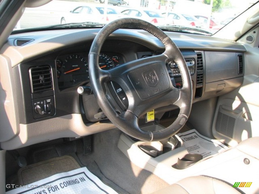 2002 Dakota SLT Quad Cab 4x4 - Bright White / Taupe photo #11