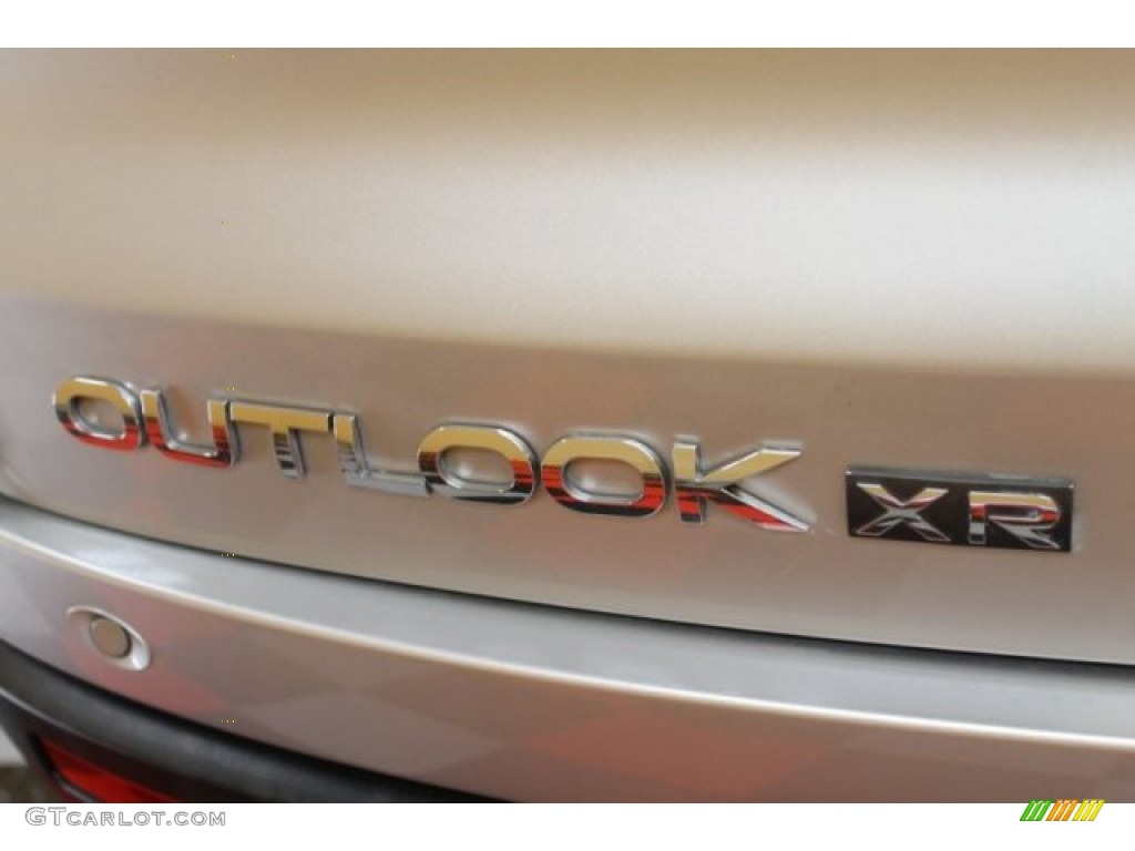 2007 Outlook XR AWD - Silver Pearl / Black photo #5