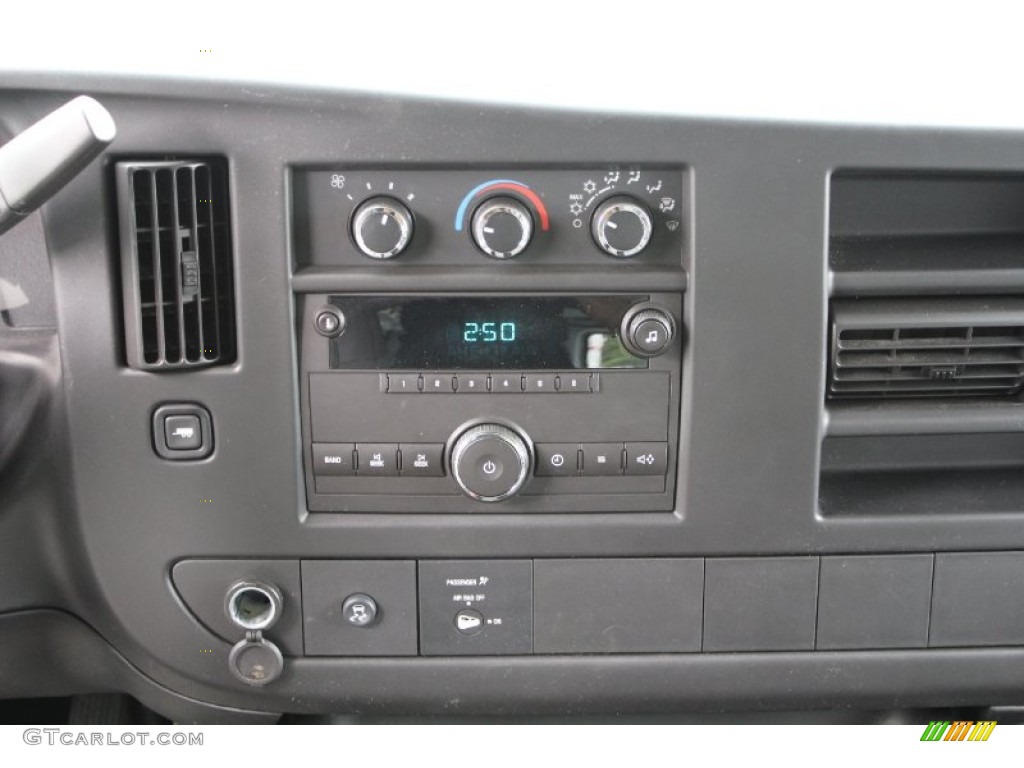 2011 Chevrolet Express 2500 Work Van Controls Photos