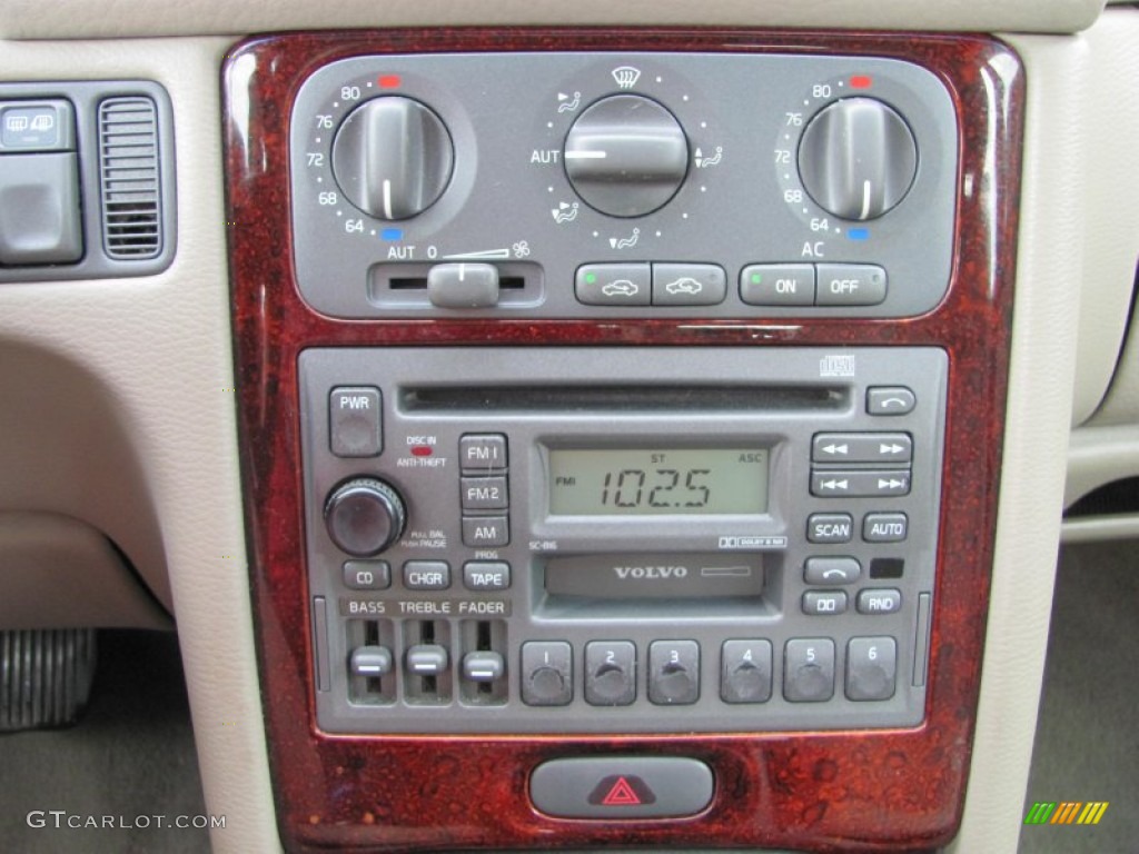 1999 Volvo V70 Wagon AWD Controls Photo #52388857