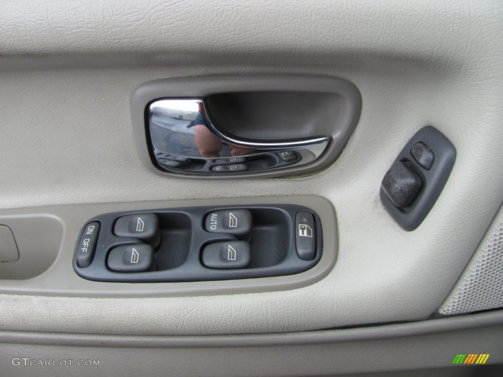 1999 V70 Wagon AWD - Mystic Silver Metallic / Light Taupe photo #6
