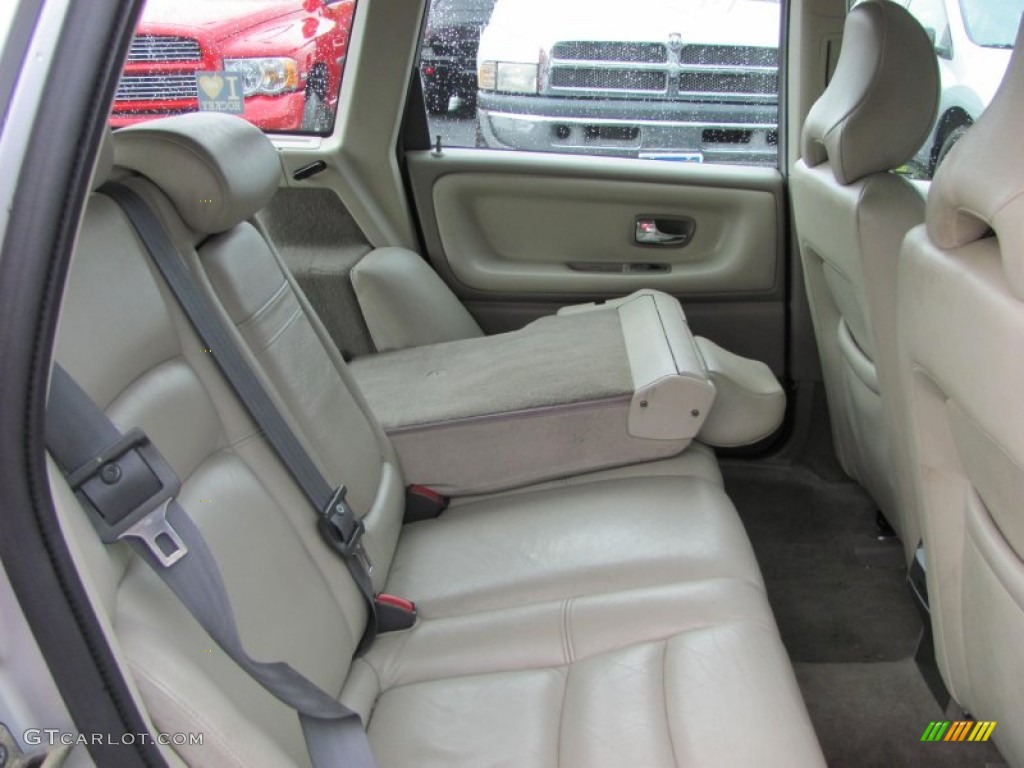 Light Taupe Interior 1999 Volvo V70 Wagon AWD Photo #52388917