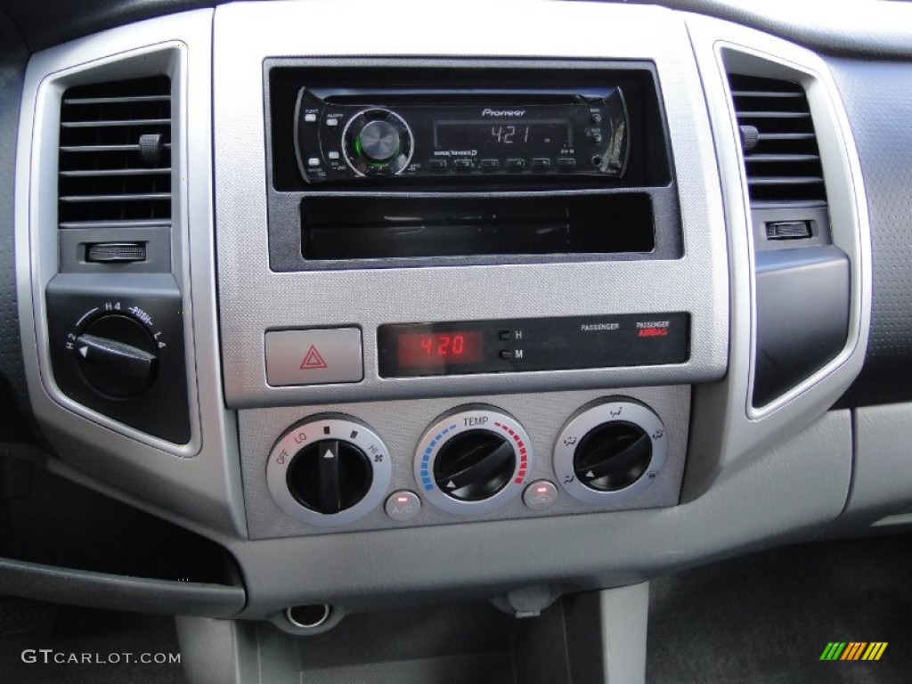 2006 Toyota Tacoma V6 Double Cab 4x4 Controls Photo #52390347