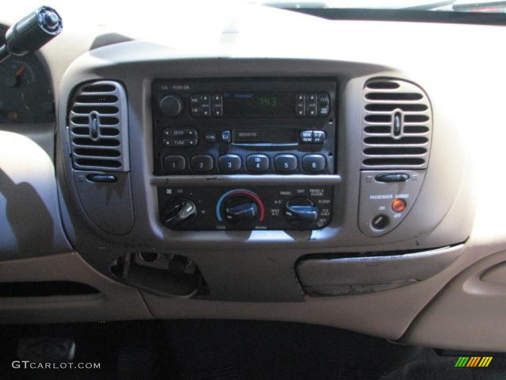1999 Ford F150 XL Extended Cab Controls Photo #52392666