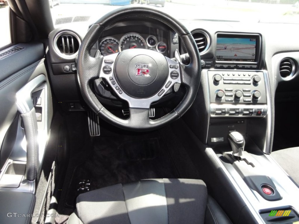 2009 Nissan GT-R Premium Black Dashboard Photo #52393767