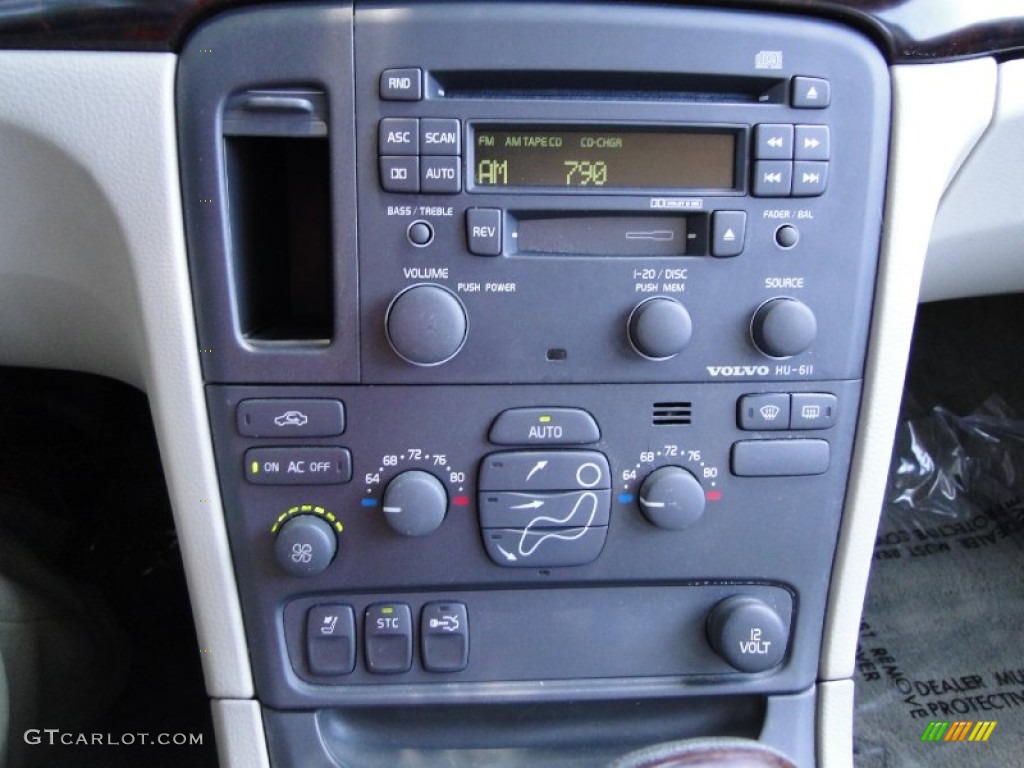 2002 Volvo S80 2.9 Controls Photo #52394244