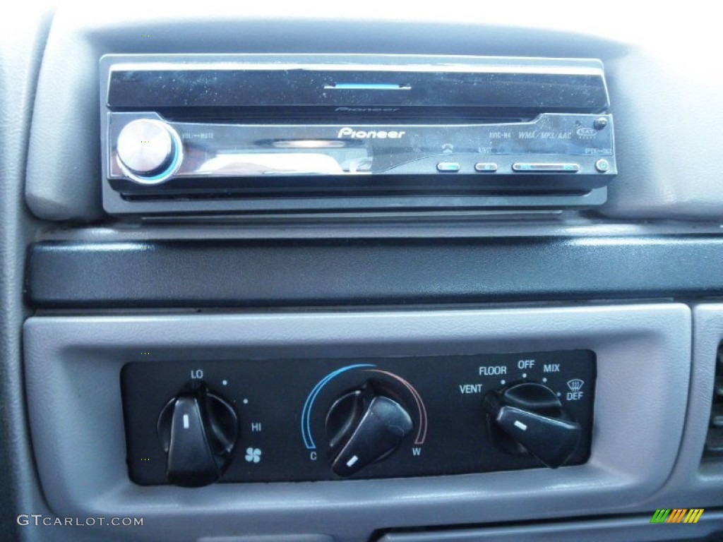 1997 F350 XL Regular Cab 4x4 - Colonial White / Opal Grey photo #8