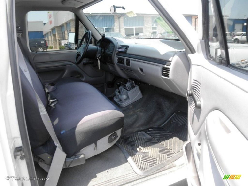 1997 F350 XL Regular Cab 4x4 - Colonial White / Opal Grey photo #17