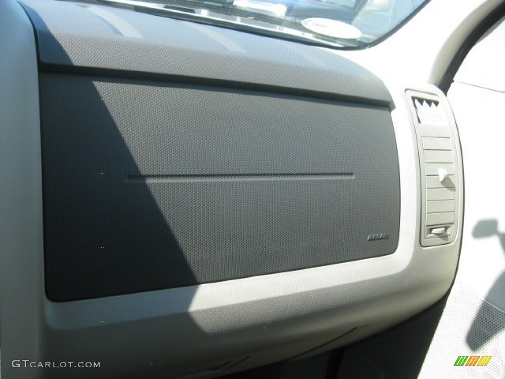 2009 Escape XLT - Light Sage Metallic / Stone photo #32