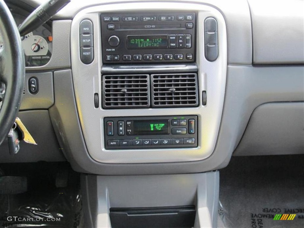 2003 Mercury Mountaineer Convenience AWD Controls Photo #52409565