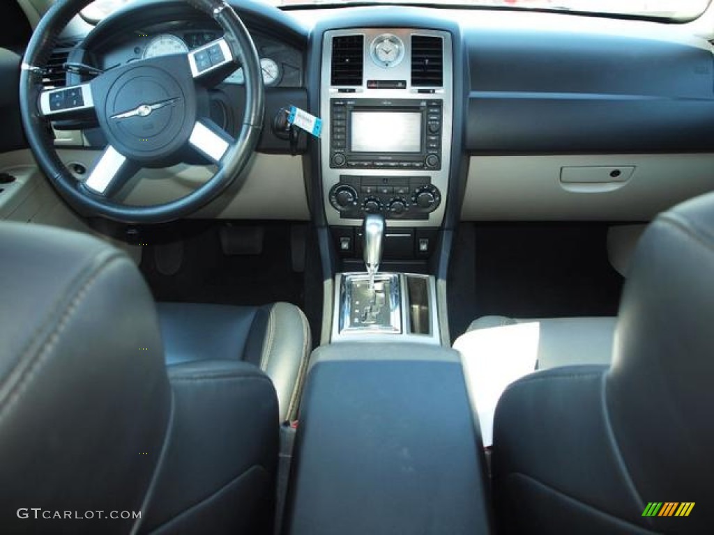 2007 Chrysler 300 C SRT8 Dark Slate Gray/Light Graystone Dashboard Photo #52411176