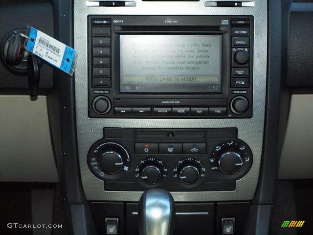 2007 Chrysler 300 C SRT8 Controls Photo #52411200