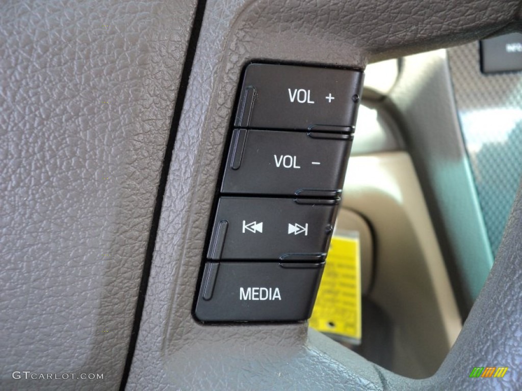 2008 Ford Fusion SE V6 AWD Controls Photo #52418166