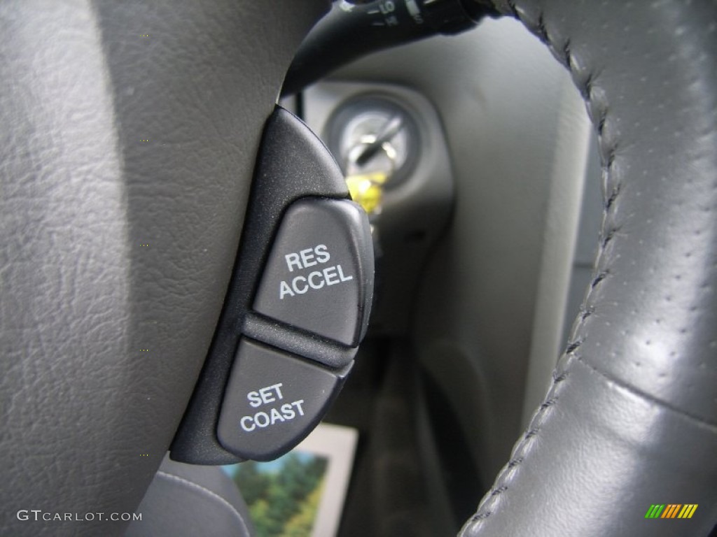 2002 Hyundai Santa Fe GLS Controls Photo #52418619