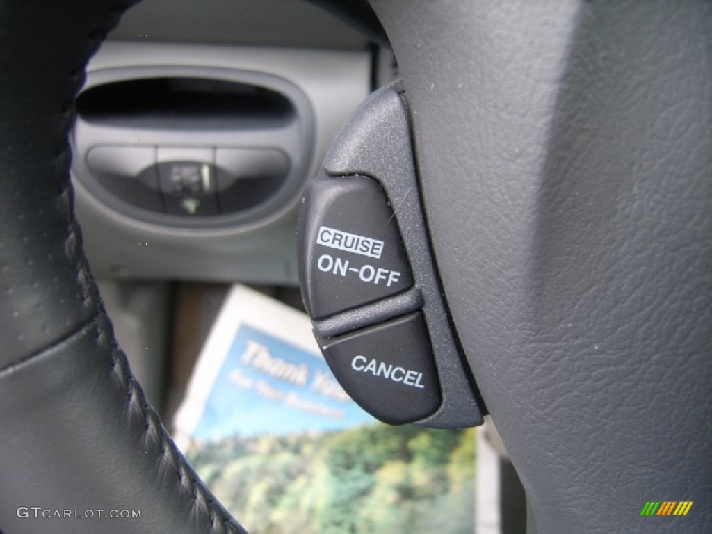 2002 Hyundai Santa Fe GLS Controls Photos