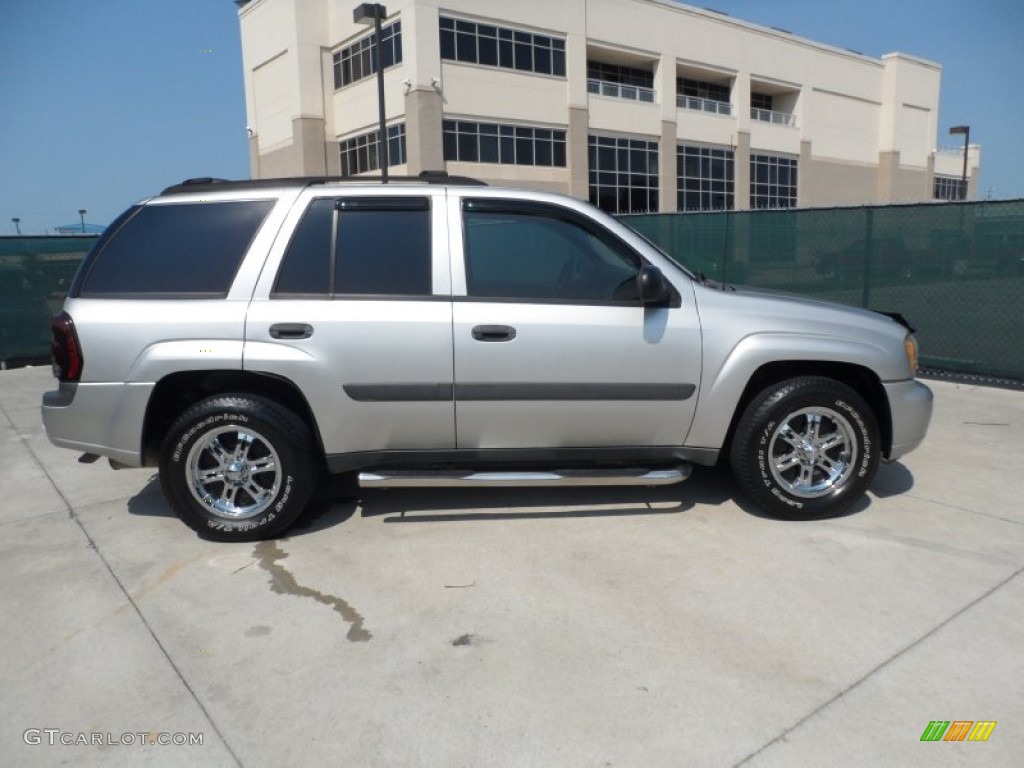2005 TrailBlazer LS 4x4 - Silverstone Metallic / Light Gray photo #2